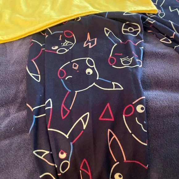 NWOT Pikachu Yellow & Black Kids Pajama Set - Picture 3 of 3